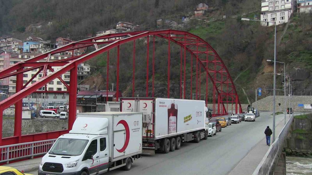 ARTVİN'İN BORÇKA İLÇESİNDE TÜRK KIZILAYI ARTVİN ŞUBESİ TARAFINDAN ORGANİZE EDİLEN KAN BAĞIŞI BÜYÜK İLGİ GÖRDÜ