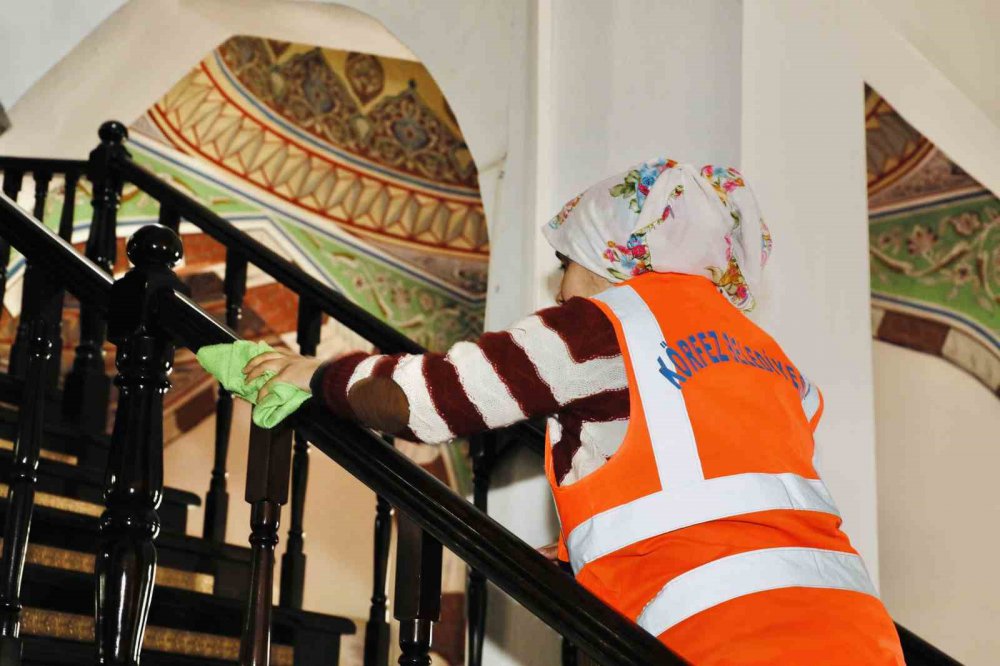 CAMİLER RAMAZAN AYINA HAZIRLANIYOR. RAMAZAN AYI ÖNCESİ TÜRKİYE GENELİNDE CAMİLERDE TEMİZLİK ÇALIŞMASI GERÇEKLEŞTİRİLİYOR