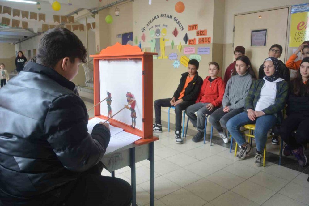 ORDU'NUN ÜNYE İLÇESİ İNKUR ORTAOKULU ÖĞRETMENLERİ VE ÖĞRENCİLERİ TARAFINDAN RAMAZAN'IN MANEVİ İKLİMİNİN EĞİTİM SÜRECİNDE DE HİSSETMESİ AMACIYLA "RAMAZAN SOKAĞI" OLUŞTURULDU