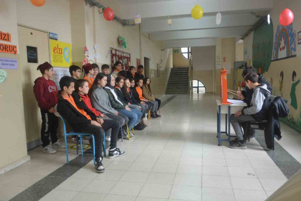 ORDU'NUN ÜNYE İLÇESİ İNKUR ORTAOKULU ÖĞRETMENLERİ VE ÖĞRENCİLERİ TARAFINDAN RAMAZAN'IN MANEVİ İKLİMİNİN EĞİTİM SÜRECİNDE DE HİSSETMESİ AMACIYLA "RAMAZAN SOKAĞI" OLUŞTURULDU