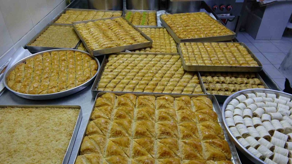 DOĞU KARADENİZ BÖLGESİ'NE ÖZGÜ TATLILARDAN LAZ BÖREĞİ, RAMAZAN'DA EN ÇOK TERCİH EDİLEN TATLILAR ARASINDA YERİNİ ALIYOR