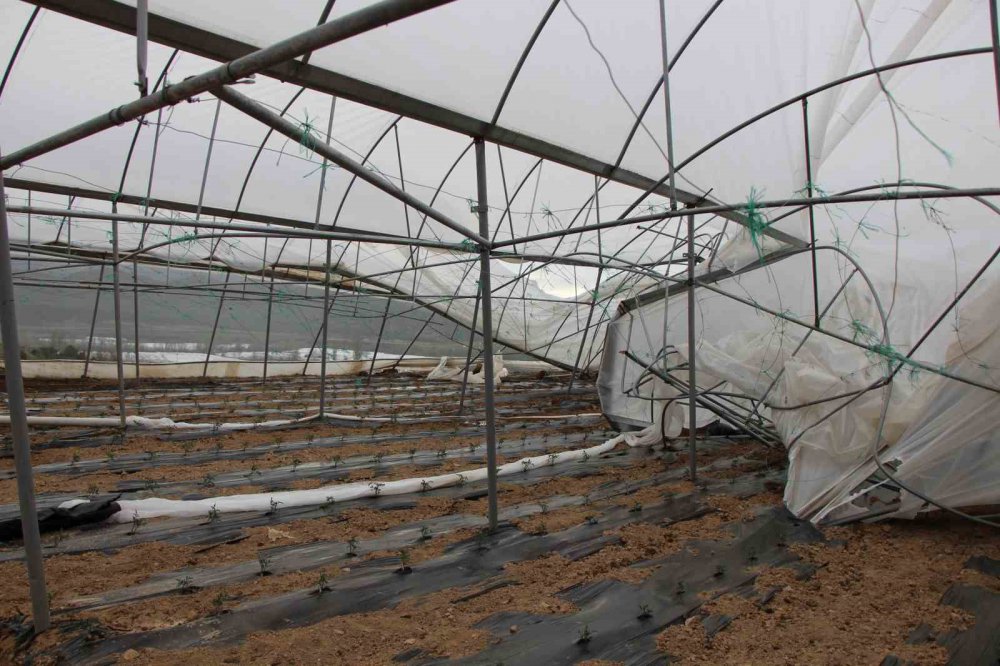 AMASYA’DA FIRTINA SERALARI VE PAZARI VURDU