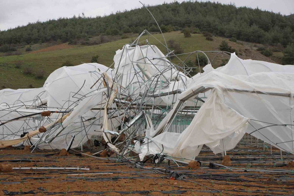 AMASYA’DA FIRTINA SERALARI VE PAZARI VURDU