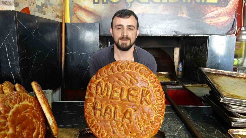 TOKAT'TA, RAMAZAN AYINA ÖZEL LEZZETLER ARASINDA YER ALAN NOHUT MAYALI ÇÖREK, TEZGAHLARDAKİ YERİNİ ALDI