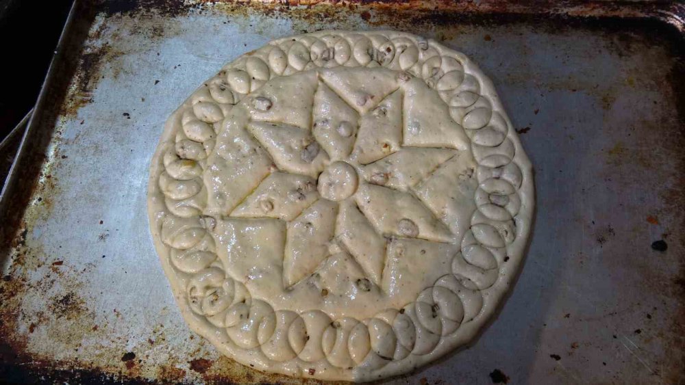 TOKAT'TA, RAMAZAN AYINA ÖZEL LEZZETLER ARASINDA YER ALAN NOHUT MAYALI ÇÖREK, TEZGAHLARDAKİ YERİNİ ALDI