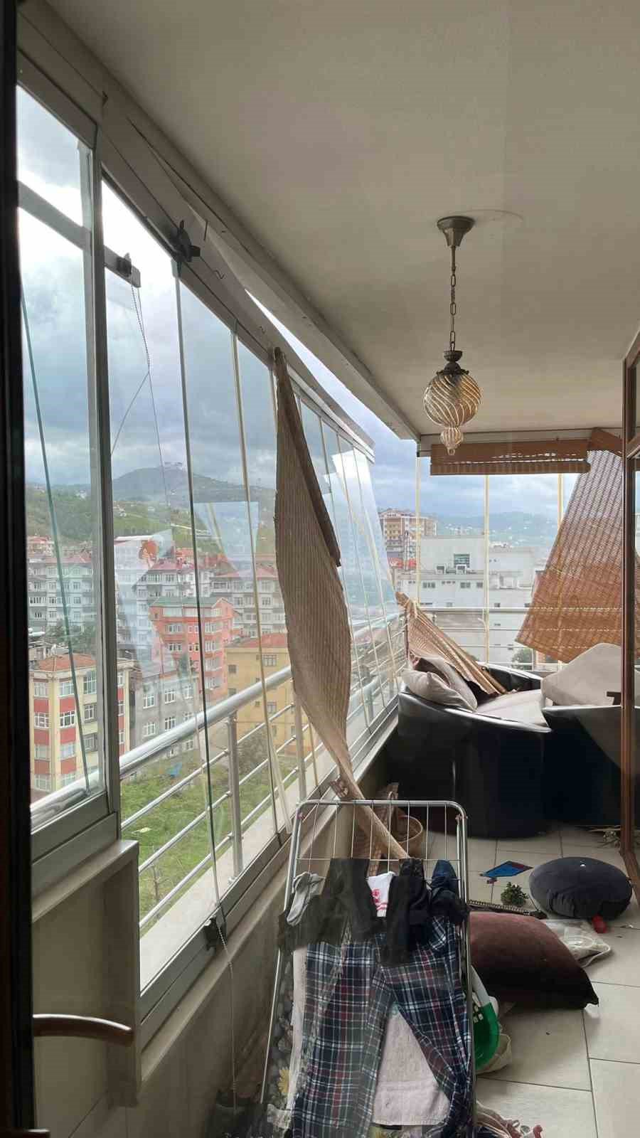 TRABZON'DA BUGÜN AKKAM SAATLERİNDE BAŞLAYAN ŞİDDETLİ FIRTINA MADDİ HASARA VE YARALANMALARA YOL AÇTI