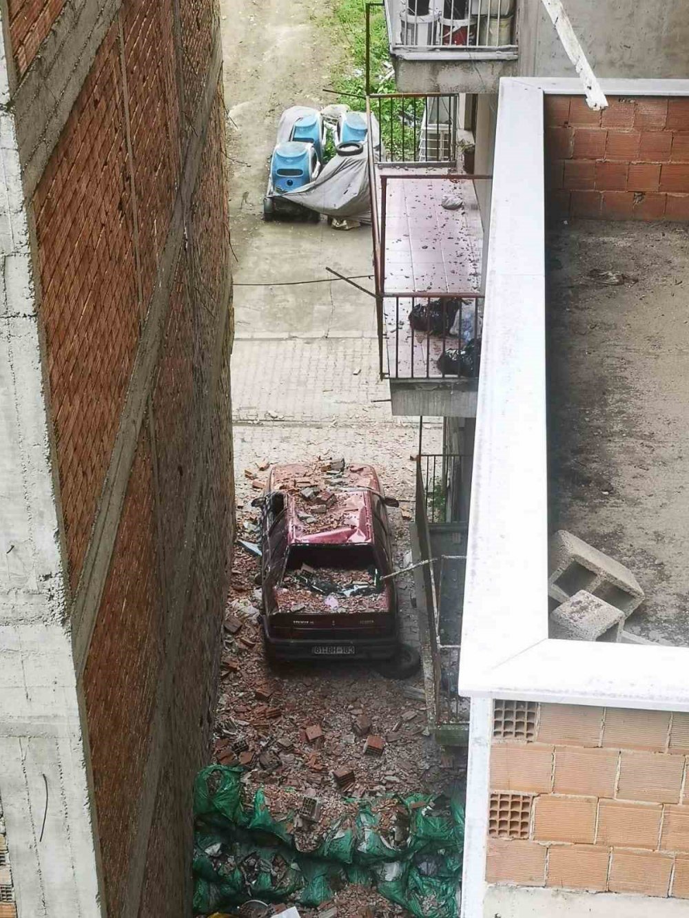 TRABZON'DA BUGÜN AKKAM SAATLERİNDE BAŞLAYAN ŞİDDETLİ FIRTINA MADDİ HASARA VE YARALANMALARA YOL AÇTI