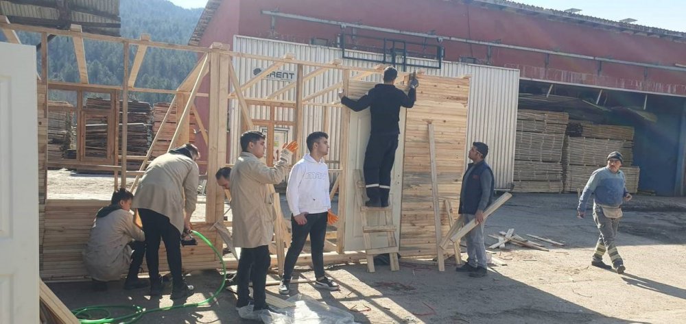 BARTIN DA YAPIMI TAMAMLANAN AHŞAP KONTEYNER SINIFLAR "EĞİTİM KAMPÜSÜ PROJESİYLE " MALATYA'YA GÖNDERİLİYOR