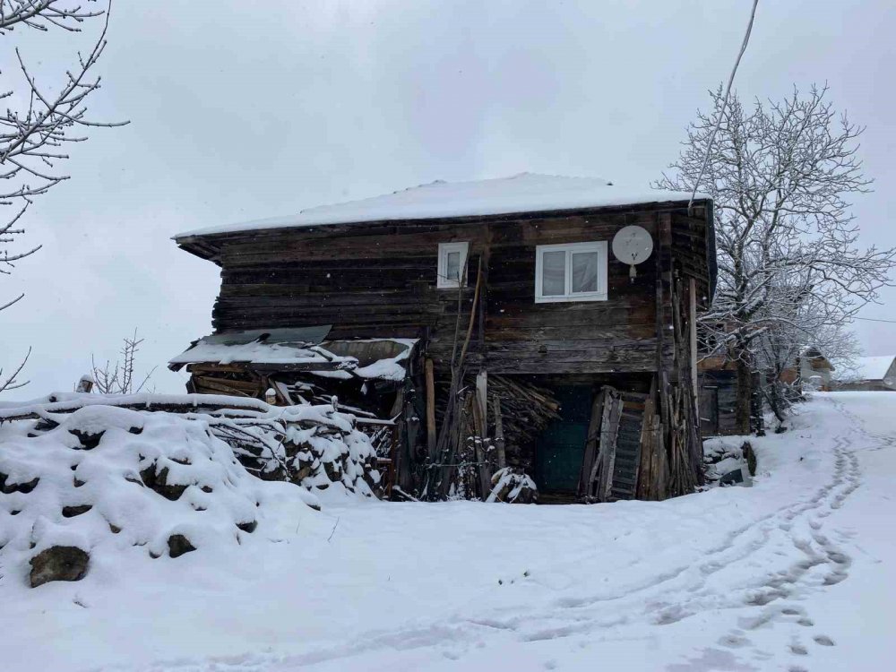 BATI KARADENİZ BÖLGESİNDE ETKİLİ OLAN SOĞUK HAVA İLE BİRLİKTE BARTIN'IN YÜKSEK RAKIMLI BÖLGELERİNDE KAR YAĞIŞI ETKİLİ OLDU. BARTIN’IN YÜKSEK RAKIMLI BÖLGELERİNDE KAR YAĞIŞI DEVAM EDİYOR
