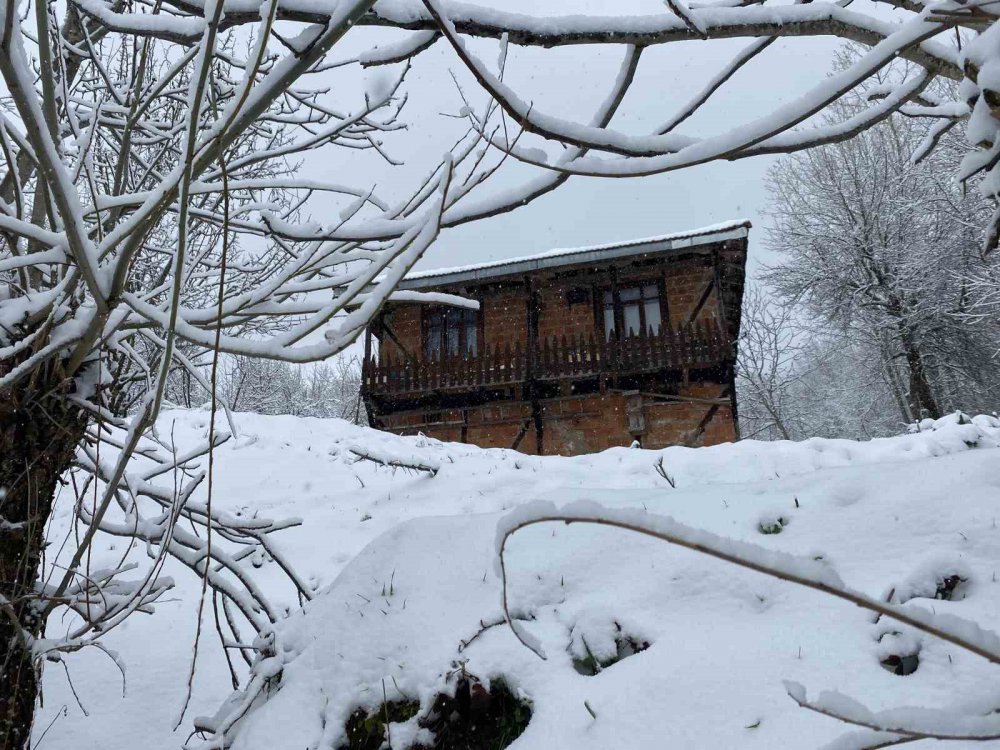 BATI KARADENİZ BÖLGESİNDE ETKİLİ OLAN SOĞUK HAVA İLE BİRLİKTE BARTIN'IN YÜKSEK RAKIMLI BÖLGELERİNDE KAR YAĞIŞI ETKİLİ OLDU. BARTIN’IN YÜKSEK RAKIMLI BÖLGELERİNDE KAR YAĞIŞI DEVAM EDİYOR