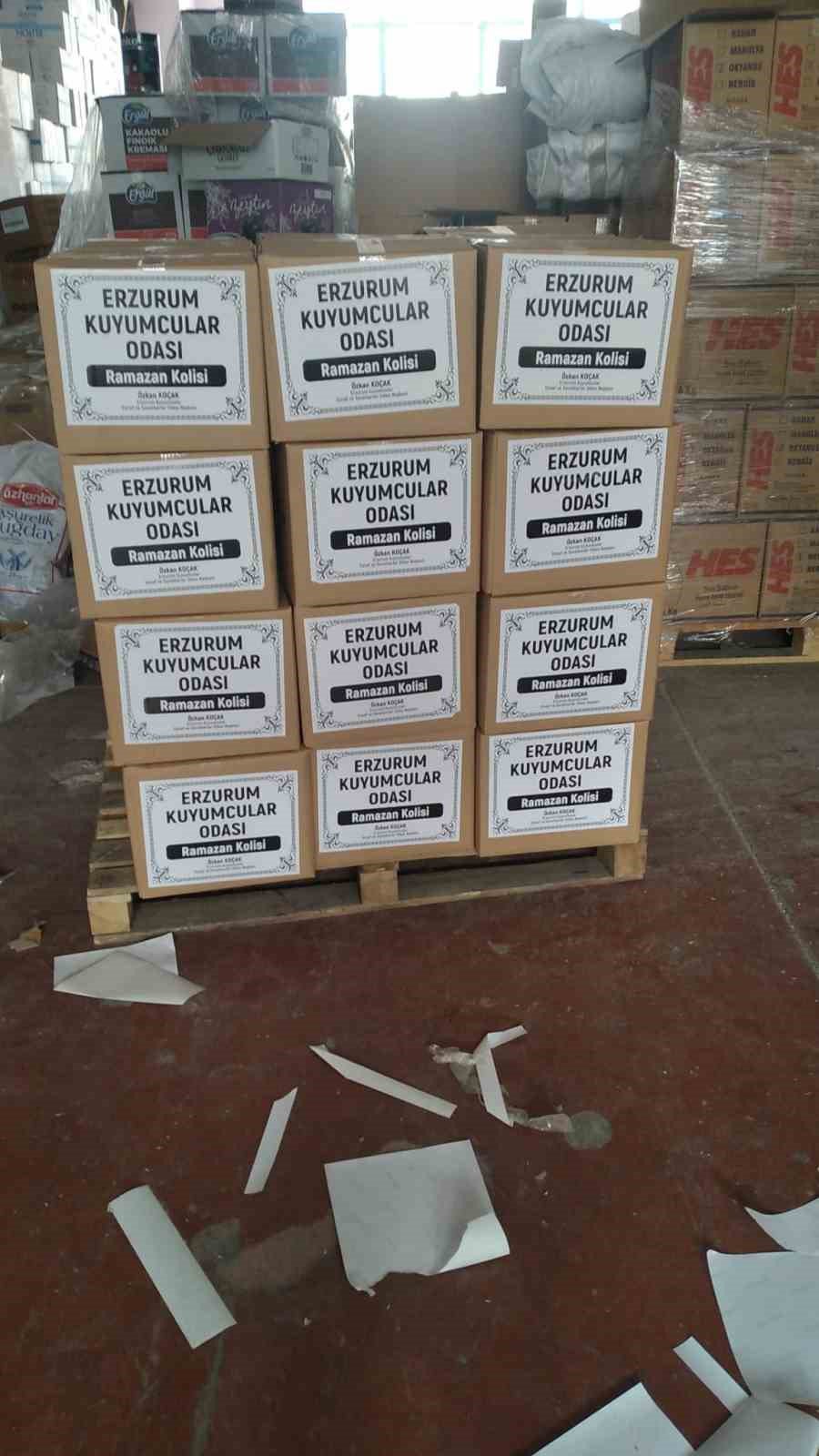 ERZURUM KUYUMCULAR ODASINCA 300’Ü AŞKIN AİLEYE KAPI KAPI DOLAŞARAK 500 AİLEYE GIDA YARDIMI YAPILDI. AYRICA 10 AİLEYE RAMAZAN BOYUNCA EKMEK YARDIMI VE 10 AİLENİN DE YİNE RAMAZAN BOYUNCA TÜM İHTİYAÇLARINI KARŞILANACAK