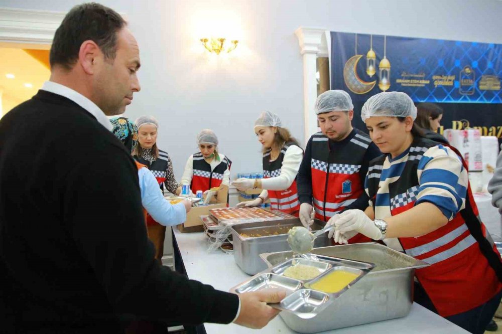 ORDU'NUN FATSA BELEDİYE BAŞKANI İBRAHİM ETEM KİBAR, RAMAZAN AYI BOYUNCA HER GÜN BİN 300 VATANDAŞIN İFTAR SOFRASINDA BULUŞACAĞINI SÖYLEDİ