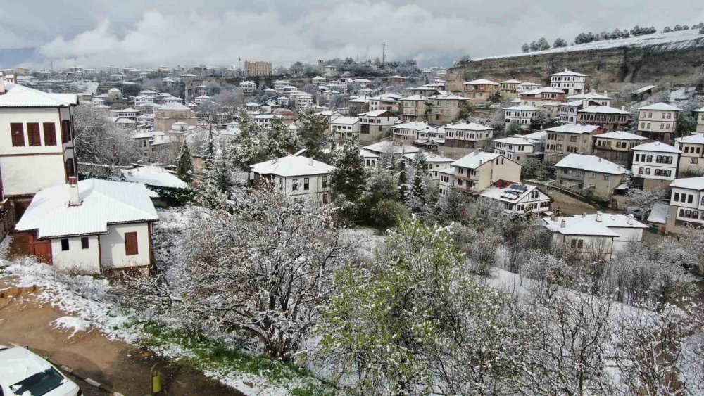 OSMANLI KENTİ SAFRANBOLU KAR MANZARALARIYLA KENDİNE HAYRAN BIRAKIYOR