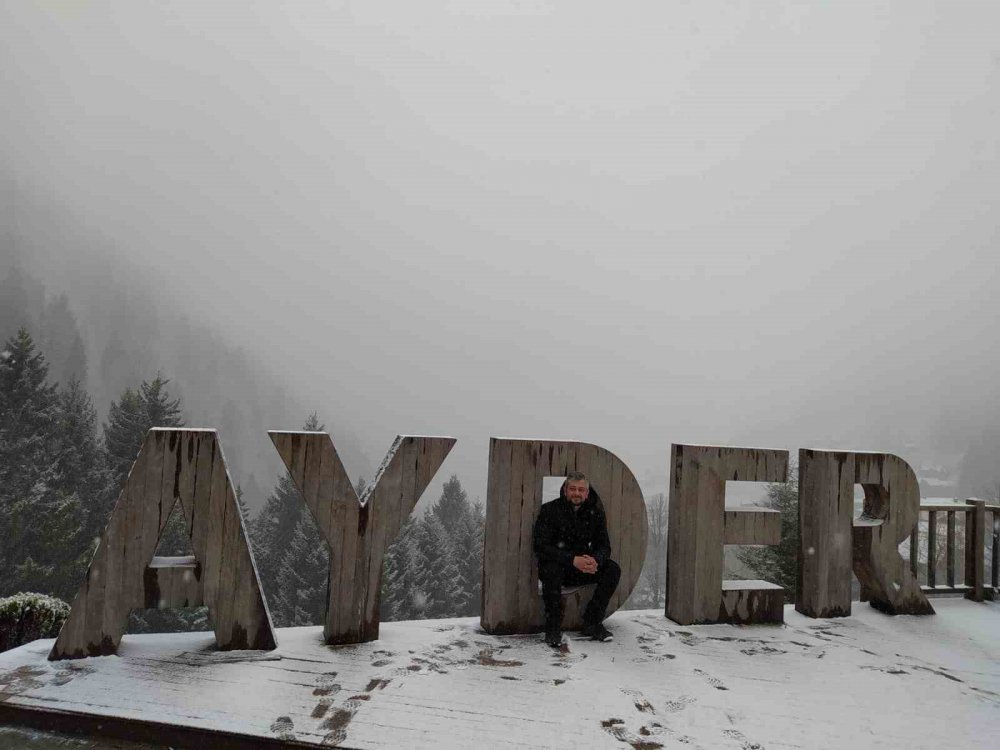 RİZE'NİN ÇAMLIHEMŞİN İLÇESİNE BAĞLI TURİZM MERKEZİ AYDER YAYLASI MART AYININ SON GÜNLERİNDE YENİDEN BEYAZA BÜRÜNDÜ