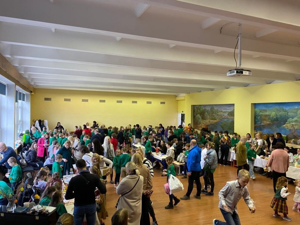 RİZELİ ÖĞRENCİLER LİTVANYA’DAKİ ÖĞRENCİLERLE BİRLİKTE TÜRKİYE’DEKİ DEPREMZEDELER İÇİN YARDIM KAMPANYASI DÜZENLEDİ