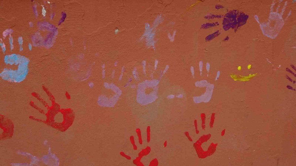 RİZE GÜLBAHAR MAHALLESİNDE BULUNAN FATİH ORTAOKULUNDA 2 NİSAN DÜNYA OTİZM FARKINDALIK GÜNÜ NEDENİYLE ETKİNLİK DÜZENLENDİ. DÜZENLENEN ETKİNLİKTE OKULDA BULUNAN OTİZMLİ ÖĞRENCİLER BÜTÜN ARKADAŞLARIYLA BİRLİKTE DOYASIYA EĞLENDİ