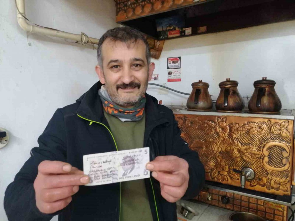 SAMSUN'DA BİR ESNAF, MÜŞTERİSİNDEN ALDIĞI VE ÜZERİNDEKİ YAZILARDAN MANEVİ DEĞERİ OLDUĞUNU DÜŞÜNDÜĞÜ PARANIN SAHİBİNİ ARIYOR