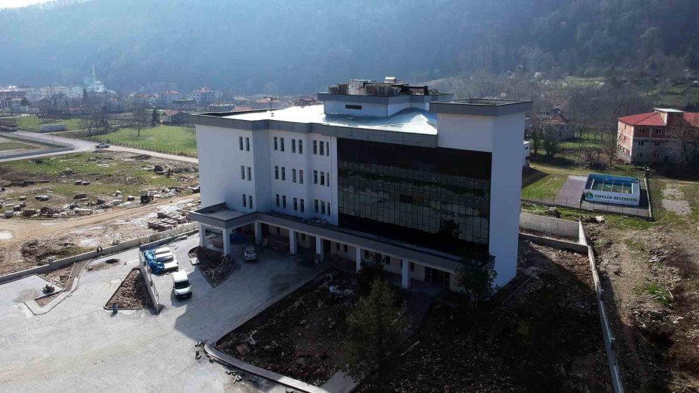 SİNOP'UN ERFELEK İLÇESİNDE 2021 YILINDA YAPIMINA BAŞLANAN YENİ İLÇE DEVLET HASTANESİ ÇALIŞMALARINDA SONA YAKLAŞILDI