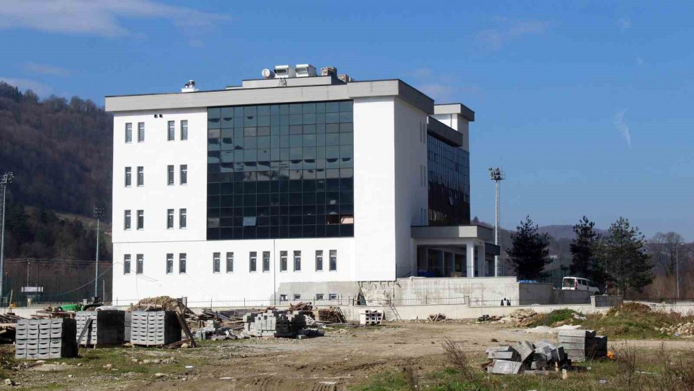 SİNOP'UN ERFELEK İLÇESİNDE 2021 YILINDA YAPIMINA BAŞLANAN YENİ İLÇE DEVLET HASTANESİ ÇALIŞMALARINDA SONA YAKLAŞILDI