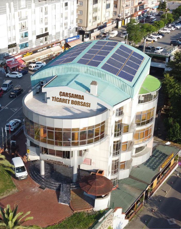 ÇARŞAMBA TİCARET BORSASI (ÇTB), HİZMET BİNASI ÇATISINA KURDUĞU GÜNEŞ ENERJİ SANTRALİ(GES) İLE KENDİ ELEKTRİĞİNİ ÜRETMEYE BAŞLADI
