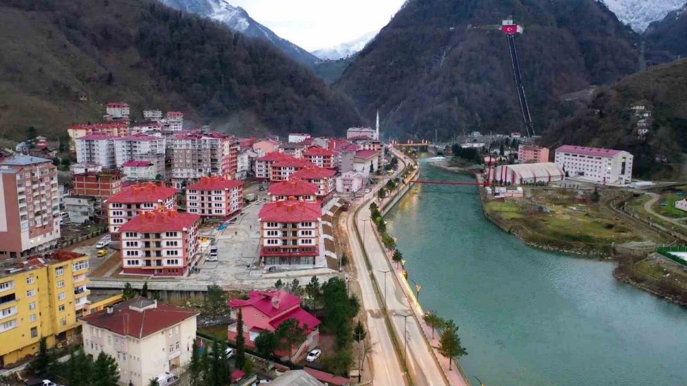 GİRESUN'DA 22 AĞUSTOS 2020'DE YAŞANAN SEL FELAKETİNİNDEN ZARAR GÖREN DERELİ VE DOĞANKENT'TE TOKİ'NİN YAPTIĞI TOPLAM 369 KONUT, 122 TİCARİ ÜNİTE VE 24 KÖY EVİ TAMAMLANARAK ANAHTARLARI SEL MAĞDURLARINA TESLİM EDİLDİ
