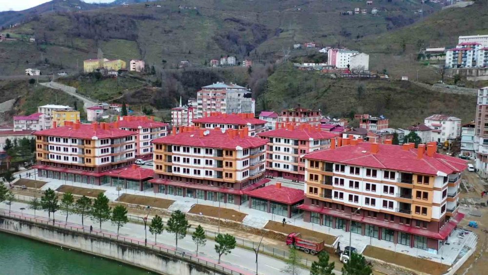 GİRESUN'DA 22 AĞUSTOS 2020'DE YAŞANAN SEL FELAKETİNİNDEN ZARAR GÖREN DERELİ VE DOĞANKENT'TE TOKİ'NİN YAPTIĞI TOPLAM 369 KONUT, 122 TİCARİ ÜNİTE VE 24 KÖY EVİ TAMAMLANARAK ANAHTARLARI SEL MAĞDURLARINA TESLİM EDİLDİ