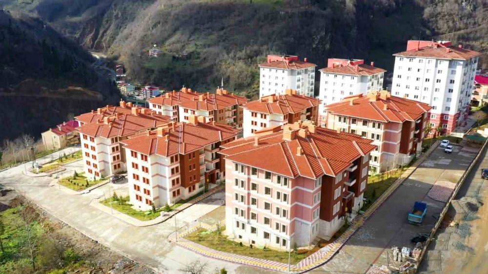 GİRESUN'DA 22 AĞUSTOS 2020'DE YAŞANAN SEL FELAKETİNİNDEN ZARAR GÖREN DERELİ VE DOĞANKENT'TE TOKİ'NİN YAPTIĞI TOPLAM 369 KONUT, 122 TİCARİ ÜNİTE VE 24 KÖY EVİ TAMAMLANARAK ANAHTARLARI SEL MAĞDURLARINA TESLİM EDİLDİ
