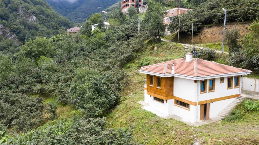 GİRESUN'DA 22 AĞUSTOS 2020'DE YAŞANAN SEL FELAKETİNİNDEN ZARAR GÖREN DERELİ VE DOĞANKENT'TE TOKİ'NİN YAPTIĞI TOPLAM 369 KONUT, 122 TİCARİ ÜNİTE VE 24 KÖY EVİ TAMAMLANARAK ANAHTARLARI SEL MAĞDURLARINA TESLİM EDİLDİ