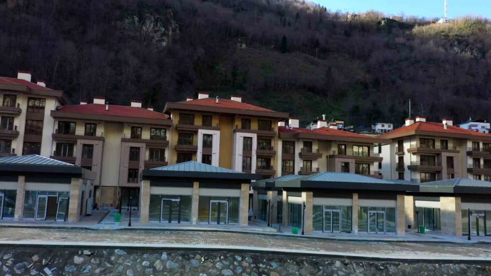 GİRESUN'DA 22 AĞUSTOS 2020'DE YAŞANAN SEL FELAKETİNİNDEN ZARAR GÖREN DERELİ VE DOĞANKENT'TE TOKİ'NİN YAPTIĞI TOPLAM 369 KONUT, 122 TİCARİ ÜNİTE VE 24 KÖY EVİ TAMAMLANARAK ANAHTARLARI SEL MAĞDURLARINA TESLİM EDİLDİ