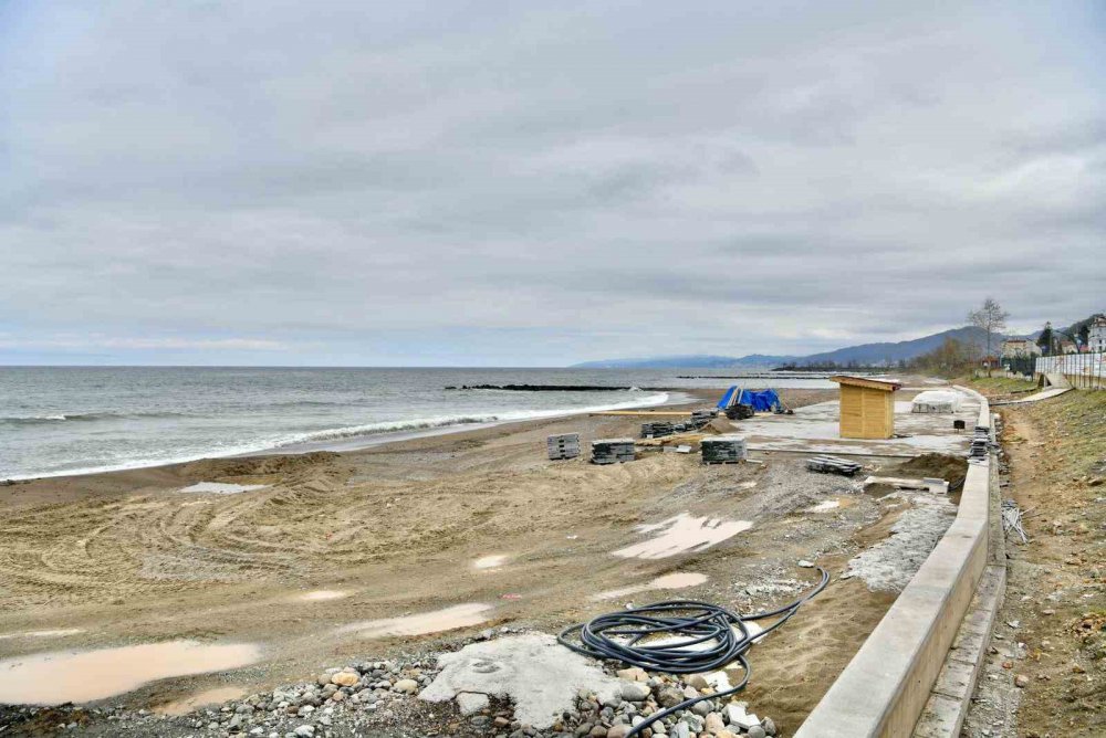 TRABZON BÜYÜKŞEHİR BELEDİYE BAŞKANI MURAT ZORLUOĞLU, SÜRMENE İLÇESİNE GİDEREK YAPIMI DEVAM EDEN TRABZON SÜRMENE ORTA MAHALLE KUZEY SAHİLİ PLAJ DÜZENLEME ALANINI YERİNDE İNCELEDİ