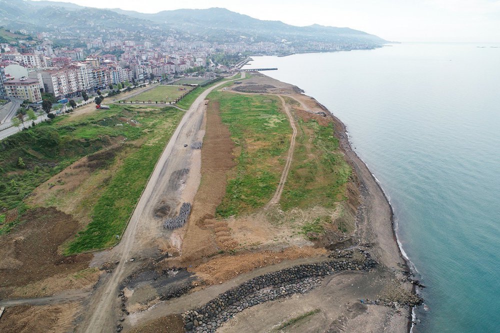 TRABZON AKÇAABAT BELEDİYE BAŞKANI OSMAN NURİ EKİM, AKÇAABAT'IN MARKA DEĞERİNİ ARTTIRACAK BİR PROJEYİ HAYATA GEÇİRİYOR. YAYLACIK MAHALLESİ'NDE YAPILACAK OLAN YARI OLİMPİK YÜZME HAVUZU PROJESİ HAYAT BULUYOR