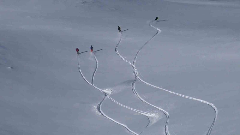 BU YIL 300 SPORCU HELSİKİ HEYECANINI KAÇKARLAR’DA YAŞADI. KAÇKARLAR'DA YILLARDIR YAPILAN VE DÜNYANIN ELİT SPORLARI ARASINDA YER ALAN HELİSKİ'NİN BU YILKİ FAALİYETLERİ BU HAFTA SON BULACAK