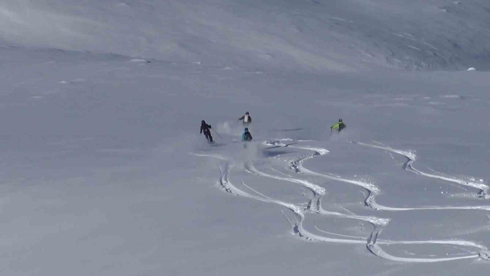 BU YIL 300 SPORCU HELSİKİ HEYECANINI KAÇKARLAR’DA YAŞADI. KAÇKARLAR'DA YILLARDIR YAPILAN VE DÜNYANIN ELİT SPORLARI ARASINDA YER ALAN HELİSKİ'NİN BU YILKİ FAALİYETLERİ BU HAFTA SON BULACAK