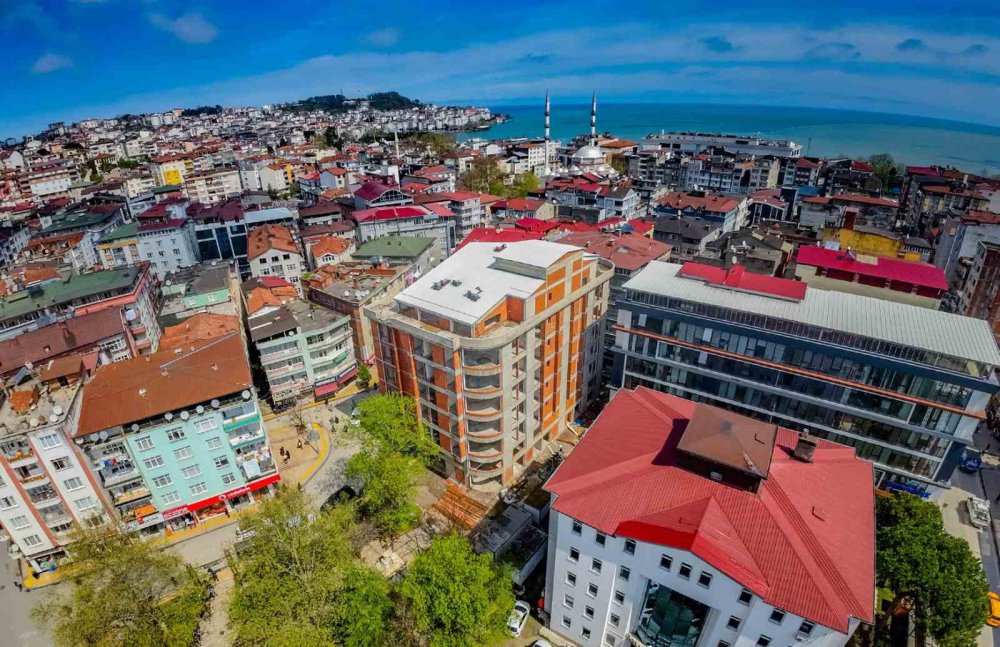 ORDU'NUN ÜNYE BELEDİYESİ TARAFINDAN YÜZDE 80'İ TAMAMLANAN YENİ İŞ MERKEZİ İHALE İLE SATIŞA ÇIKIYOR