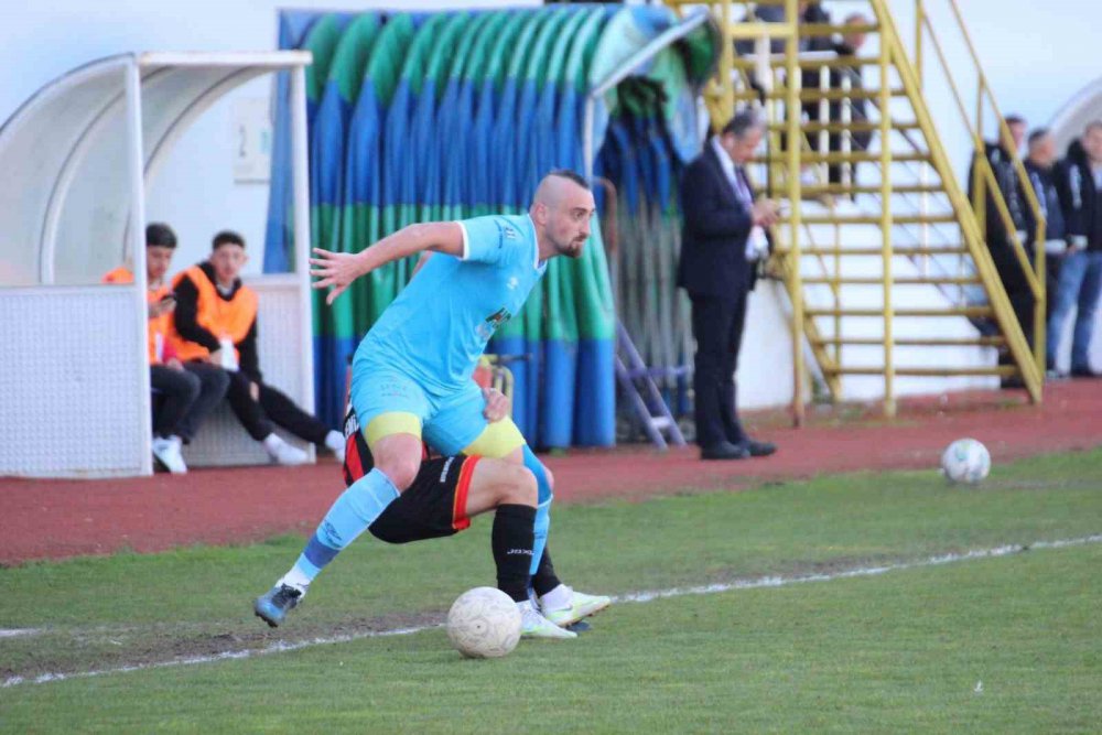 TFF 2. LİG KIRMIZI GRUP'UN 32. HAFTA MAÇINDA PAZARSPOR , EVİNDE AĞIRLADIĞI UTAŞ UŞAKSPOR İLE 2 - 2 BERABERE KALDI