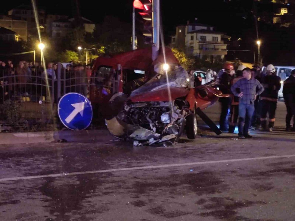 TRABZON’UN ARAKLI İLÇESİNDE AKŞAM SAATLERİNDE MEYDANA GELEN TRAFİK KAZASINDA OSMAN DENİZ HAYATINI KAYBETTİ