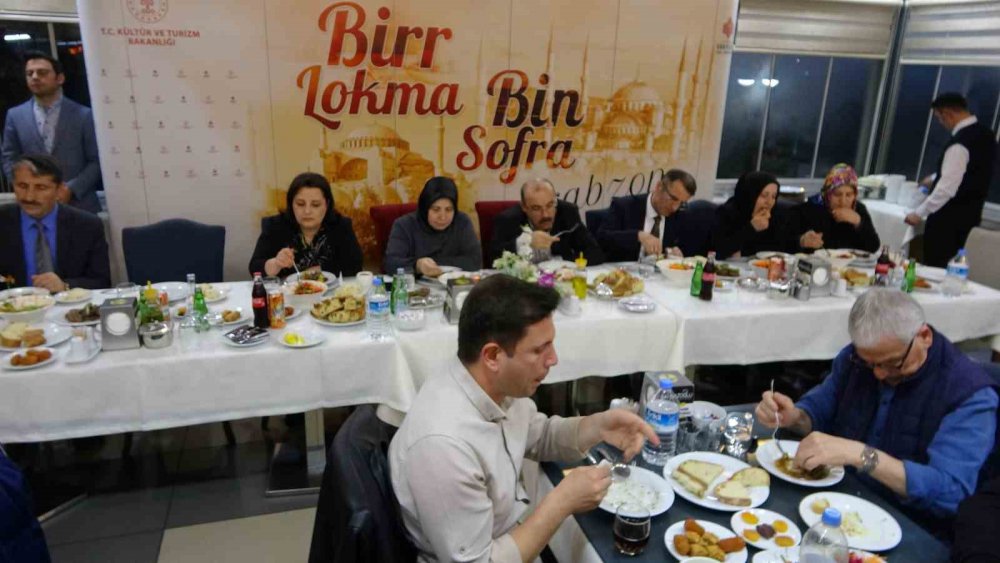 KÜLTÜR VE TURİZM BAKANLIĞI TARAFINDAN TRABZON’DA DÜZENLENEN "BİR LOKMA, BİN SOFRA" İFTAR PROGRAMINDA YAKLAŞIK 650 KİŞİ BİR ARAYA GELDİ