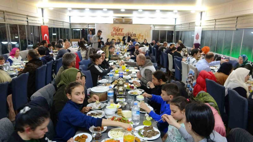 KÜLTÜR VE TURİZM BAKANLIĞI TARAFINDAN TRABZON’DA DÜZENLENEN "BİR LOKMA, BİN SOFRA" İFTAR PROGRAMINDA YAKLAŞIK 650 KİŞİ BİR ARAYA GELDİ