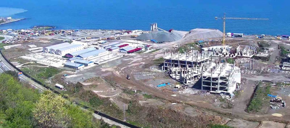 ADİL KARAİSMAİLOĞLU, TRABZON ŞEHİR HASTANESİ'NİN TÜRKİYE VE DÜNYANIN EN MODERN HASTANELERİNDEN BİRİ OLDUĞUNA İŞARET EDEREK ŞEHİR HASTANESİNİ 22 ŞUBAT 2025'TE HİZMETE AÇMAYI HEDEFLEDİKLERİNİ AÇIKLADI