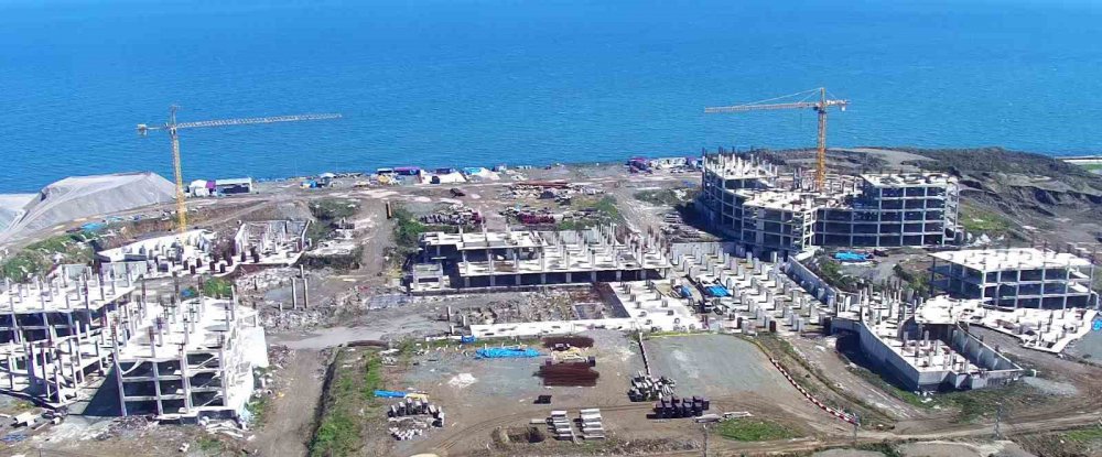 ADİL KARAİSMAİLOĞLU, TRABZON ŞEHİR HASTANESİ'NİN TÜRKİYE VE DÜNYANIN EN MODERN HASTANELERİNDEN BİRİ OLDUĞUNA İŞARET EDEREK ŞEHİR HASTANESİNİ 22 ŞUBAT 2025'TE HİZMETE AÇMAYI HEDEFLEDİKLERİNİ AÇIKLADI