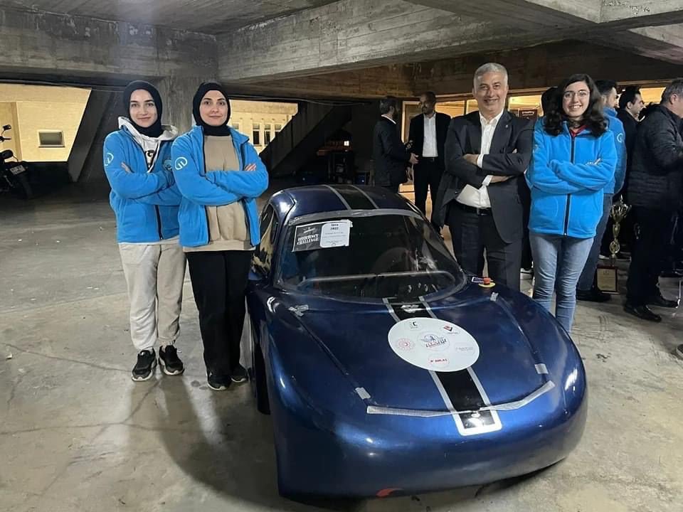 14 MAYIS'TA GERÇEKLEŞTİRİLECEK GENEL SEÇİMLERDE AK PARTİ'DEN TRABZON MİLLETVEKİLİ ADAYI OLAN VEHBİ KOÇ'UN SAHA ÇALIŞMALARINDA İLK DEFA OY KULLANACAK YENİ SEÇMENLERLE KURDUĞU İKİLİ DİYALOGLAR DİKKAT ÇEKİYOR