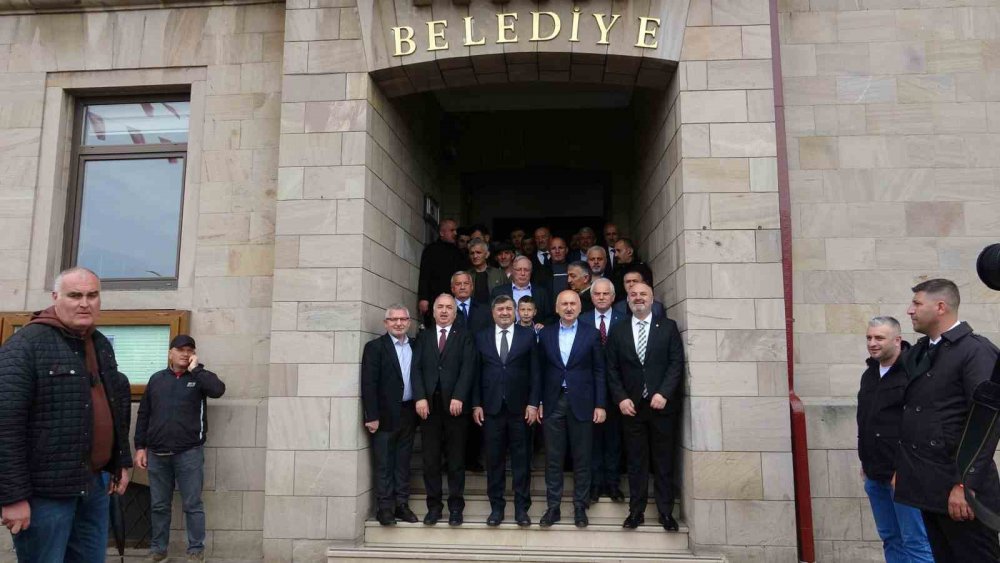 BAKAN KARAİSMAİLOĞLU: "BÖLÜNMÜŞ YOLLARIN KARŞILIĞI TRAFİK HAREKETLİLİĞİ ARTMASINA RAĞMEN TRAFİK KAZALARINDA YÜZDE 82 AZALMA OLDU"