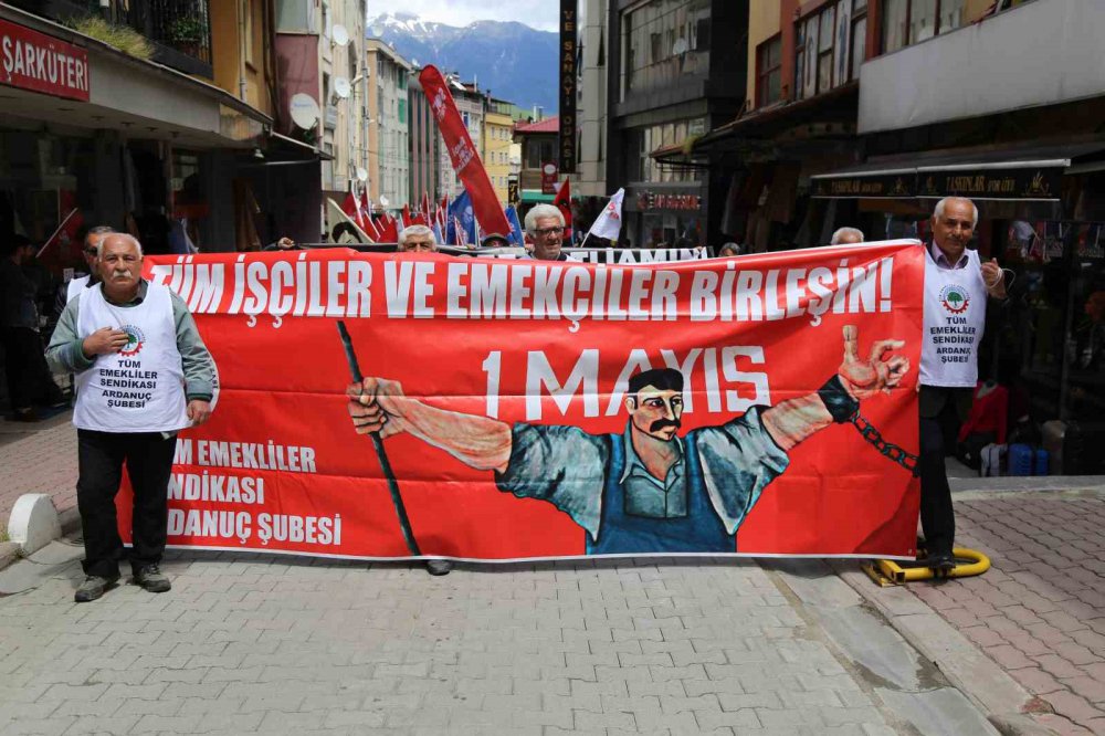 1 MAYIS EMEK VE DAYANIŞMA GÜNÜ, TÜM YURTTA OLDUĞU GİBİ ARTVİN'DE DE COŞKUYLA KUTLANDI