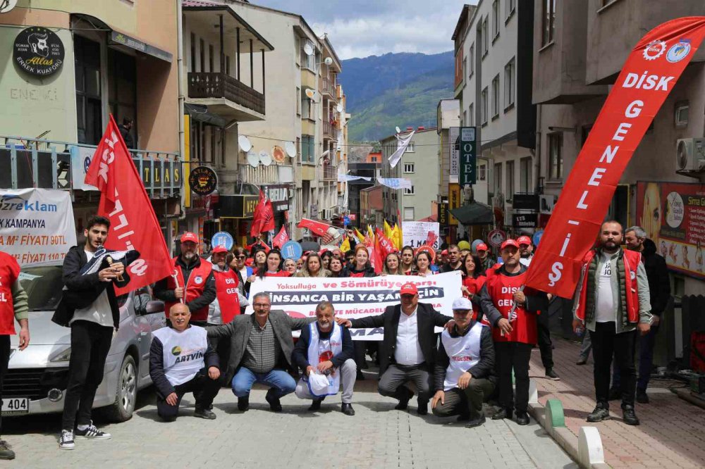 1 MAYIS EMEK VE DAYANIŞMA GÜNÜ, TÜM YURTTA OLDUĞU GİBİ ARTVİN'DE DE COŞKUYLA KUTLANDI