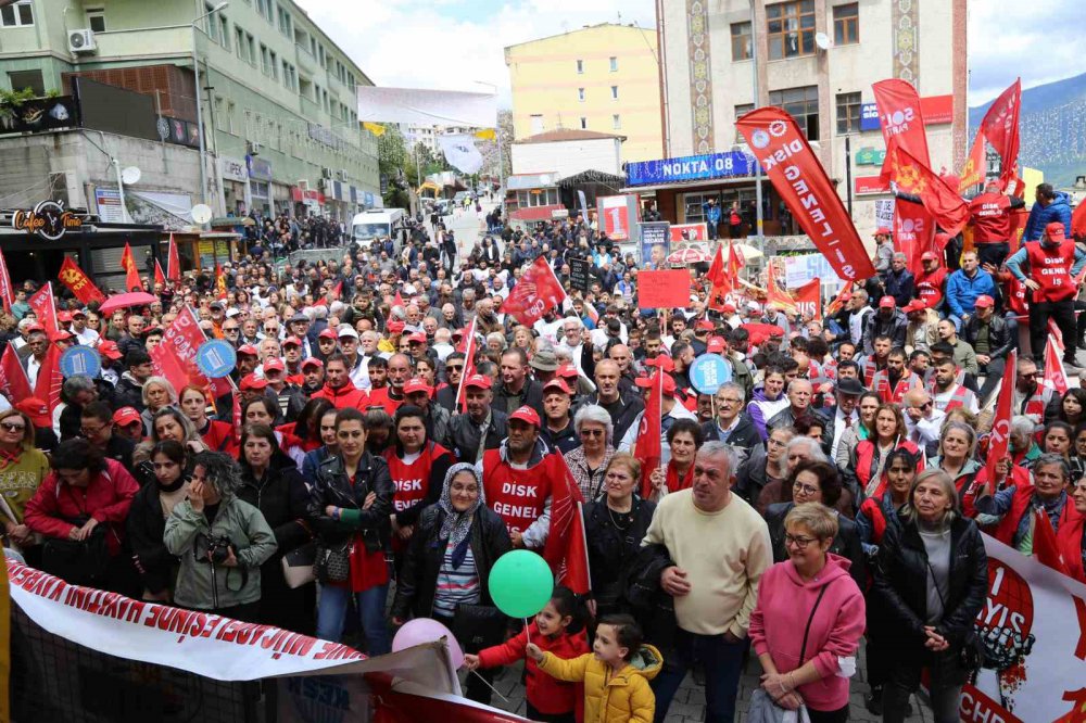 1 MAYIS EMEK VE DAYANIŞMA GÜNÜ, TÜM YURTTA OLDUĞU GİBİ ARTVİN'DE DE COŞKUYLA KUTLANDI