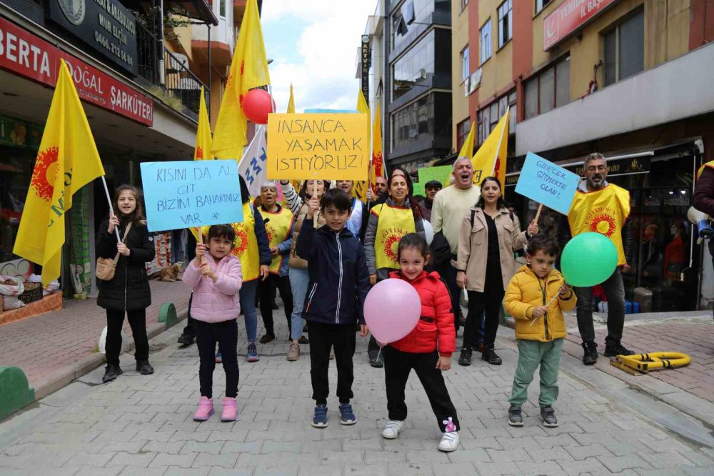 1 MAYIS EMEK VE DAYANIŞMA GÜNÜ, TÜM YURTTA OLDUĞU GİBİ ARTVİN'DE DE COŞKUYLA KUTLANDI