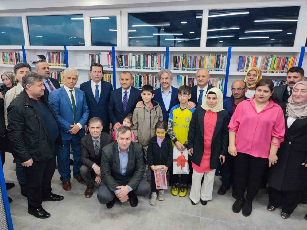 ORDU'NUN ÜNYE İLÇESİNDE FARKLI BİR KONSEPT İLE GENÇLERİN DE İLGİSİNİ ÇEKEN BİR ORTAMDA HAZIRLANAN AVM HALK KÜTÜPHANESİ KULLANIMA AÇILDI