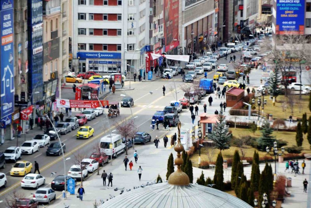TÜİK'İN MART 2023 VERİLERİNE GÖRE ÜLKEMİZDE TRAFİĞE KAYITLI TOPLAM 26 MİLYON 937 BİN 791 ARAÇ BULUNUYOR. ERZURUM’DA TRAFİĞE KAYITLI 20 BİN 939 TRAKTÖR VAR