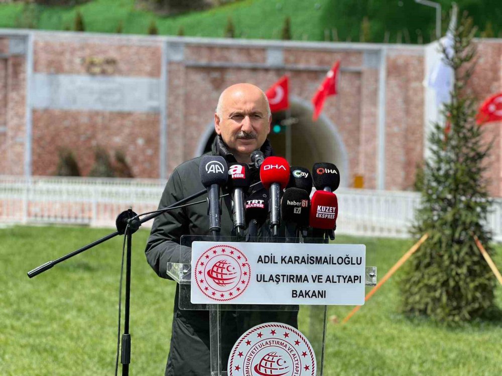 ADİL KARAİSMAİLOĞLU, ZİGANA TÜNELİ'Nİ SADECE TRABZON, GÜMÜŞHANE VE ERZURUM'U İLGİLENDİREN BİR PROJE OLARAK GÖRÜLMEMESİ GEREKTİĞİNİ , BU PROJE DÜNYAYI TÜRKİYE'YE BAĞLAYAN EN ÖNEMLİ AŞAMALARINDAN BİRİDİR" DEDİ