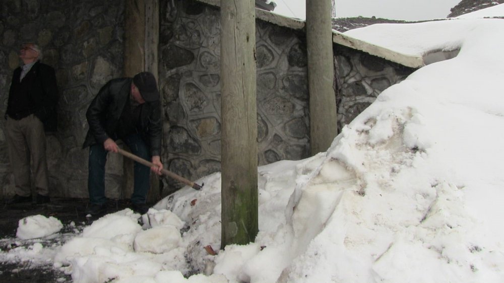 ARTVİN'İN BORÇKA İLÇESİNE BAĞLI CAMİLİ KÖYÜNÜ ZİYARET EDEN AK PARTİ ARTVİN MİLLETVEKİLİ ADAYI FARUK ÇELİK'E VATANDAŞLAR BİN 900 RAKIMLI ZİRVEYE TÜNEL TALEBİNDE BULUNDULAR